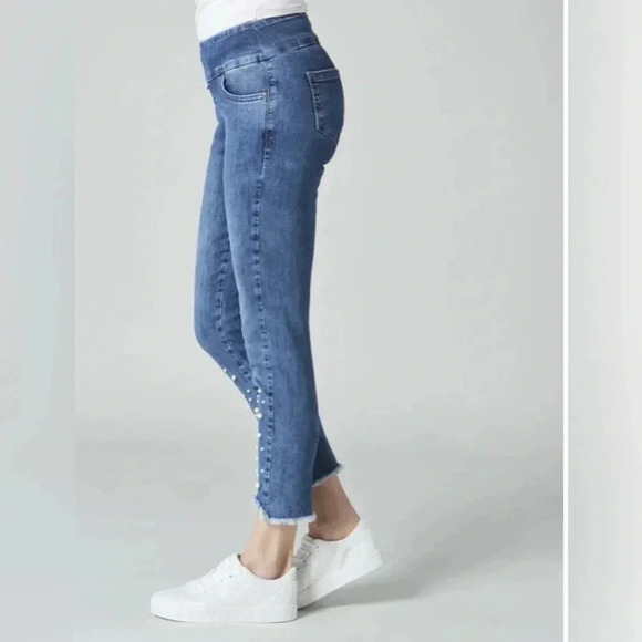 Lisette | Betty  Denim Jeans with Faux Pearl Bottoms - Picture 3 of 11
